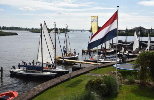 Sneek House | Het Toppunt groot vakantiehuis aan het water
