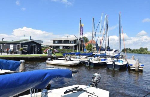 Sneek House | Het Toppunt groot vakantiehuis aan het water
