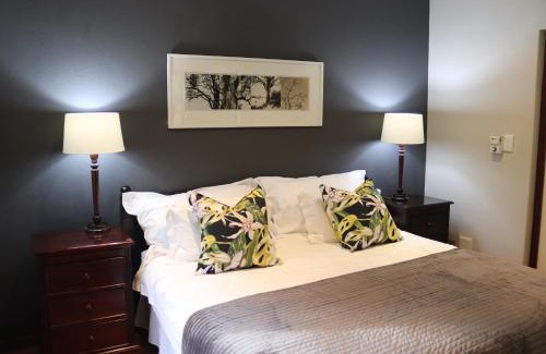 White River House | Heuglins Lodge