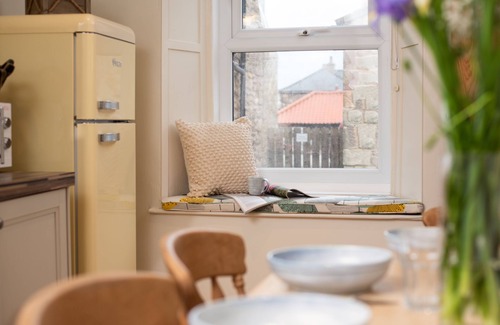 Seahouses Cottage | Hexham Cottage - Seahouses - sleeps 6 guests in 3 bedrooms
