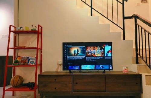 Taman Intan House | Hey90s #6pax #FreeNetflix #Youtube #Games