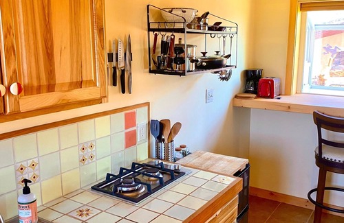 Crestone Cottage | Heyoan.Off Grid.Clean.Views