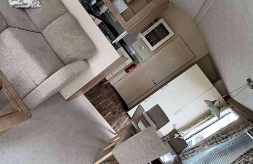 Heysham Cabin | Heysham Lakeside Lodge - Tranquil Getaway