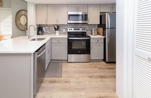 Hilton Head Condo | HGTV FEATURED VILLA, NEAR BEACH, POOL ACCESS, COZY FURNISHINGS HILTON HEAD
