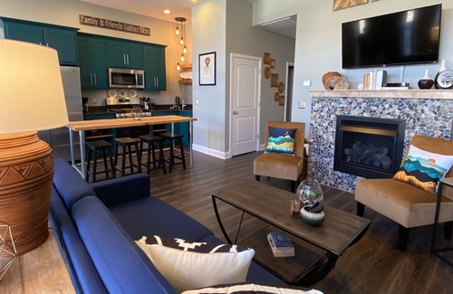 Cotter House | ❤️ HGTV style renovation “The River Den” White River