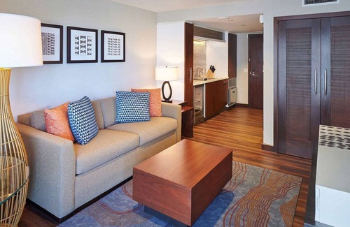 Waikiki Resort | HGVC Hokulani Waikiki Luxury, 1 BR Suites, Rooftop Pool/Spa, Close to Ft Derussy