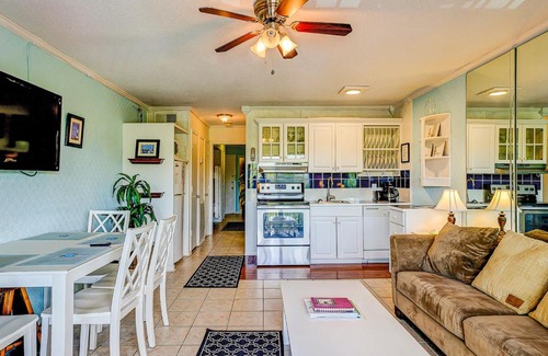 Folly Field Apartment | HH Beach & Tennis 212C