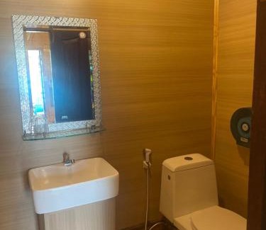 Phuong 10 Hotel | Hiên Nhà Có Hoa - The Garden Reborn
