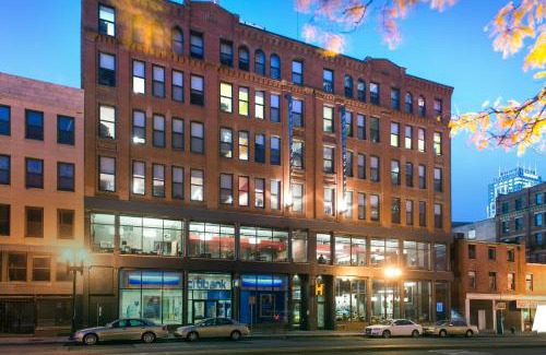 Theatre District Hostel | HI Boston Hostel