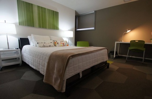 East Village Hostel | HI Calgary City Centre - Hostel