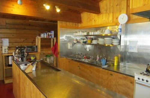 Kananaskis Hostel | HI Kananaskis Wilderness - Hostel