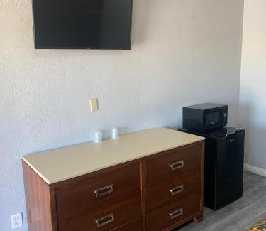Lynwood Hotel | Hi Rise Motel