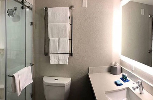 Hialeah House | Hialeah, FL-Express Stay to enjoy- 2 double beds