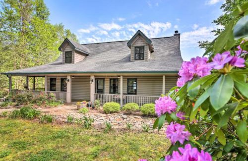 Hiawassee House | Hiawassee Getaway with Deck, Mountain and Lake Views!