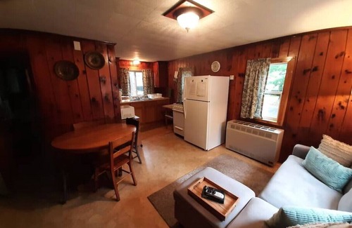 Au Train Cabin | Hiawatha @ Kimar's Resort Lk SUP