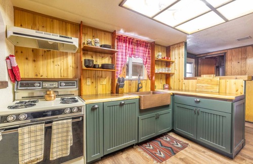 Woodlands Cabin | Hibernation station + Outdoor Area & Pet Friendly!