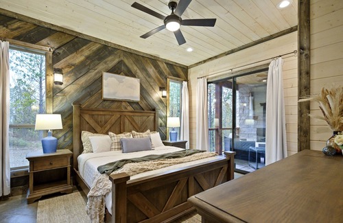 Broken Bow Cabin | Hibernation Station - Spacious Cabin w/ Pool Table, Arcade, Hot Tub, Sleep 16