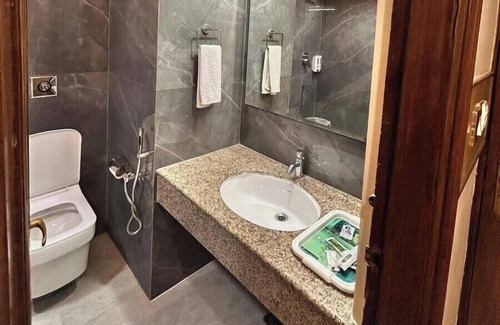 Katra Hotel | Hibis Hotel Devi Grand - Katra