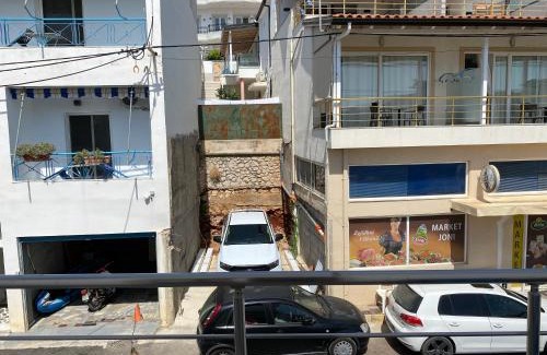 Himare Apartment | Hibiscus Accommodations and breakfast , Himarë