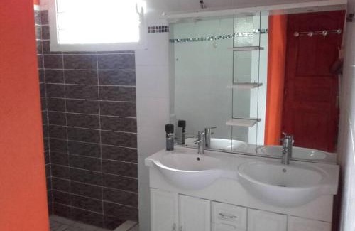 Les Abymes Apartment | Hibiscus