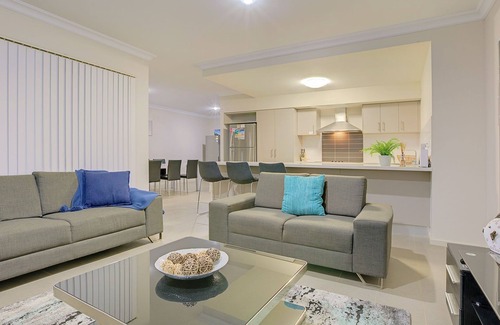 Exmouth House | Hibiscus - Great Two story villa on the canals.