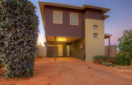 Exmouth House | Hibiscus - Great Two story villa on the canals.