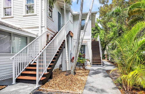 Fort Myers River District House | Hibiscus House Bed & Breakfast Citrus Room