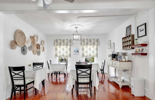 Fort Myers River District House | Hibiscus House Bed Breakfast Seashell Room