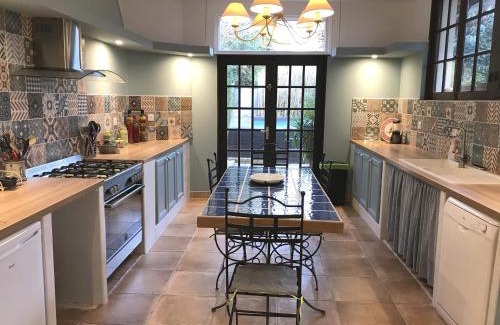 Carcassonne Apartment | Hibiscus House