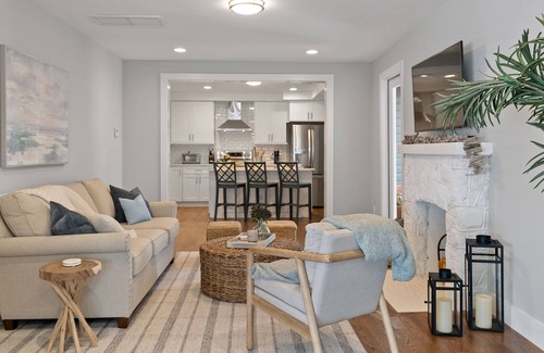 Parrot Cove House | Hibiscus Housen2/2 walking distance to the beach and Lake Ave