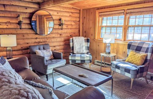Lake Harmony House | Hickory Cabin by AvantStay Firepit Hot Tub Game Room Great Location