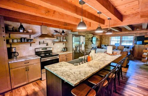 Lake Harmony House | Hickory Cabin by AvantStay Firepit Hot Tub Game Room Great Location