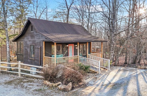 Monteagle Cabin | Hickory Creek @ Trailhead Cabins