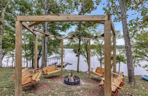 Cadiz House | Hickory Haven - Stunning Lake Views - Private Dock