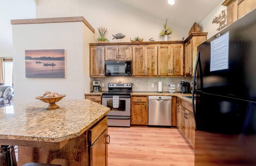Hollister Cabin | Hickory Hideaway - Communal Pool Access
