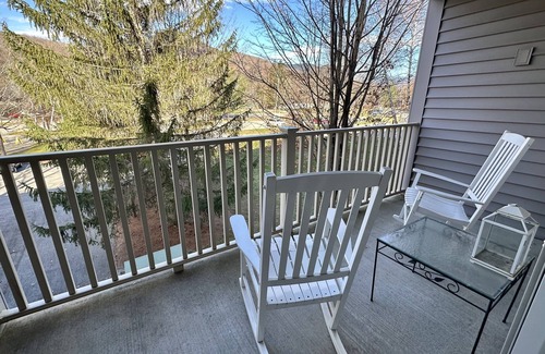 Lincoln Condo | Hickory Lodge Condo Resort Main Street Lincoln with pool and hot-tub and Kitchen