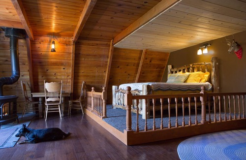 Pine Cove Hotel | Hicksville Pines Chalets & Motel