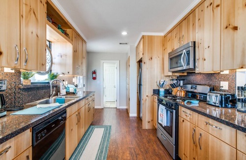 Westminster Cottage | Hidden 8 Acre Get Away+ Private Fishing Pond