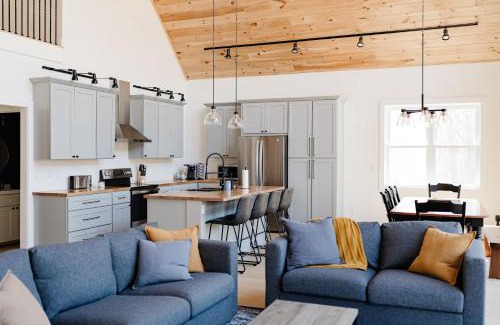 Berrien Springs House | Hidden Arbor House - newly renovated retreat