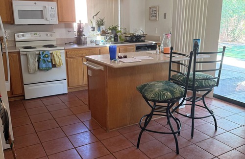 Hill Farm House | Hidden bed & breakfast style jewel in Tucson