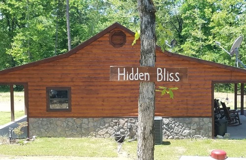 Smithville Cabin | "HIDDEN BLISS" CABIN ON 5 ACRES with Hot Tub!