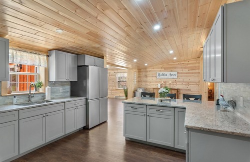 West Oneonta Cabin | Hidden Cabin W Fire Pit Lake Access Hot Tub Kayaks