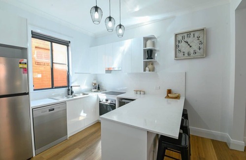 Dubbo Apartment | Hidden CBD Gem - Sleek & Stylish, Sleeps 5