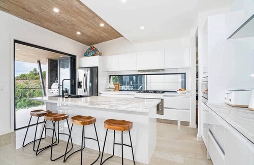 Hamilton Island Apartment | Hidden Cove 6, Stunning Seaview Apartment on Hamilton Island