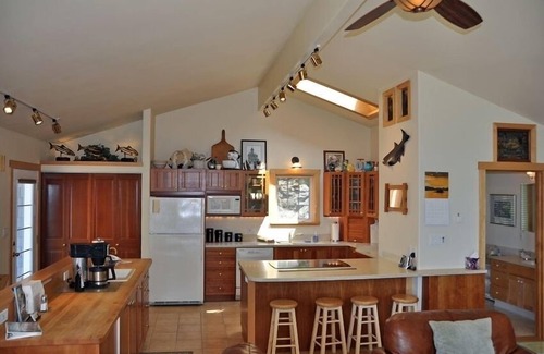 Ketchikan House | Hidden Cove Beach House- Ketchikan's Premiere Vacation Rental!