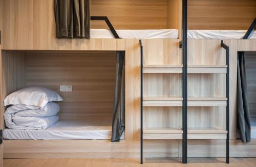 Pudong Hostel | Hidden Garden Youth Hostel -Oriental Pearl &Lujiazui -Garden Social Area -Bar -Café -Free Laundry Luggage Storage -24H Front Desk -English Service
