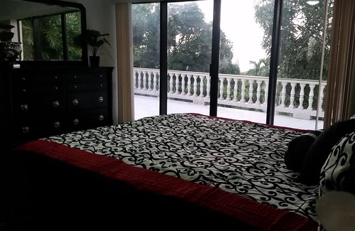 Santa Rita House | !!Hidden Gem~ 3 bedroom/2 bath OCEAN VIEW HOME SPECIAL