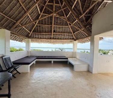 Shela House | Hidden Gem 5 Bed Villa in Shela with Pool and AC