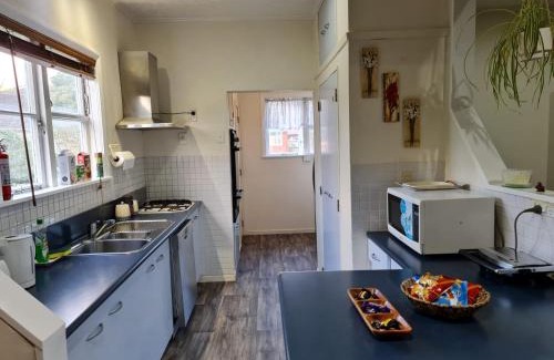 Lower Hutt Villa | Hidden Gem and Entire Bungalow in Central hutt
