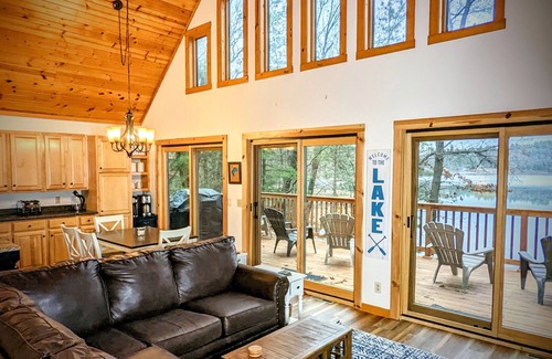 Pine River Cabin | Hidden Gem - Cozy Private Chalet on Full Rec Lake!